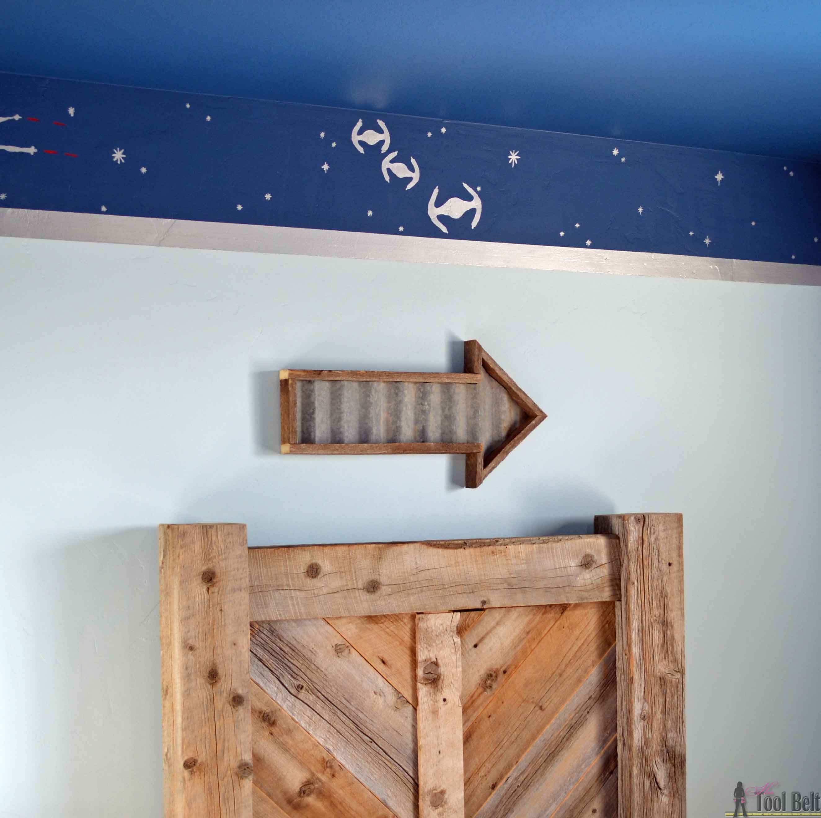 Build an easy industrial and rustic arrow with reclaimed wood and old corrugated tin with these free plans.
