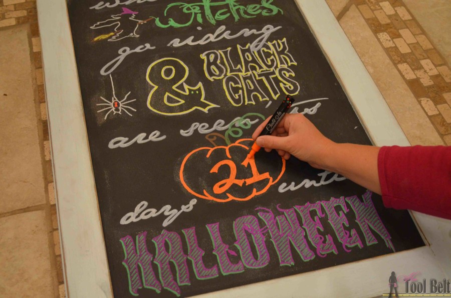 Create a fun Halloween advent countdown calendar with printable pattern, plus tips for writing word art on chalkboards.