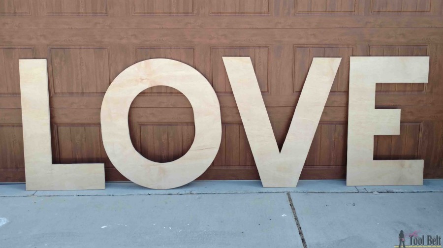 These are so cute for a wedding and make big statement! DIY LOVE marquee letters that are 40" tall and made from wood. Free plans + building tutorial.