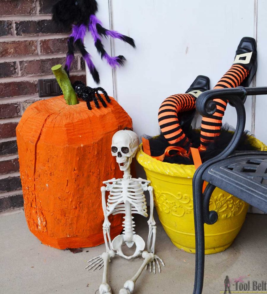 Make a simple and rustic 'Stump Pumpkin' or 'Log Pumpkin' from a wood stump. Use a chain saw to cut a simple chamfer along the top and bottom of a log for one pumpkin look. Add ribs around the stump for a more detailed rustic pumpkin. Cheap and cute Fall or Halloween craft.