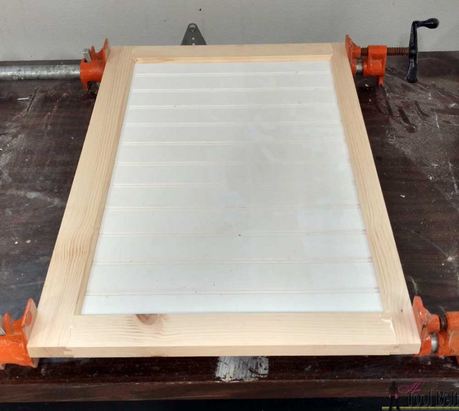 Free plans to build a DIY 5 drawer dresser/changing table with bead board detail.