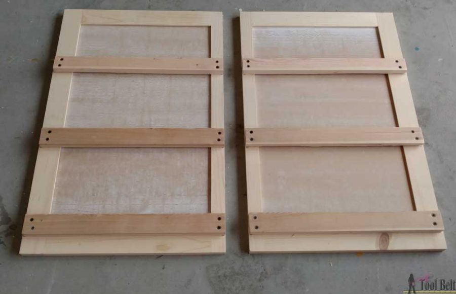 Free plans to build a DIY 5 drawer dresser/changing table with bead board detail.