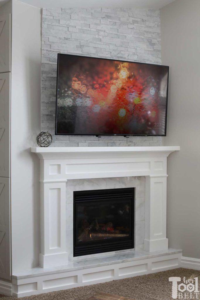Updating an old builder grade fireplace, into a Modern Farmhouse Mantel. This white fireplace is set in the corner of the room, but the plans will work for corner or straight walls.